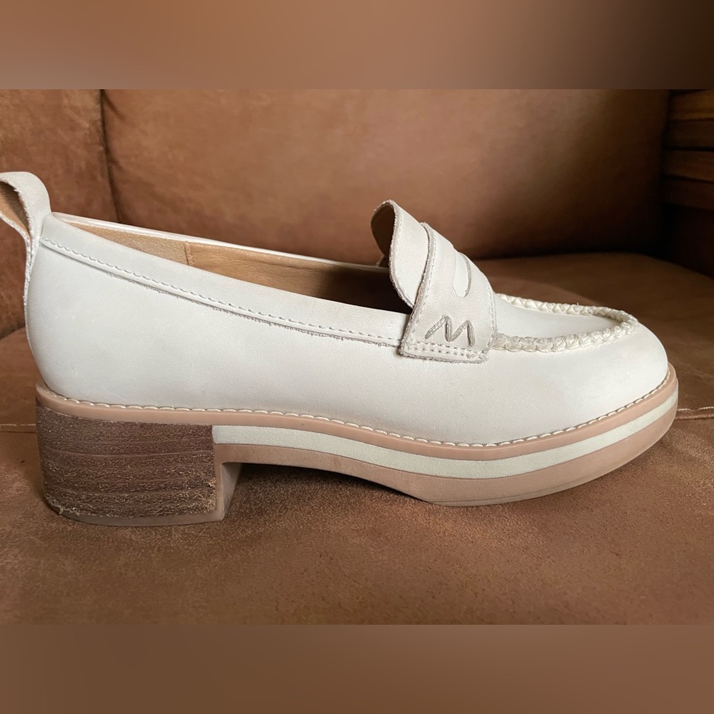 Crown Vintage Women's Cream Loafers